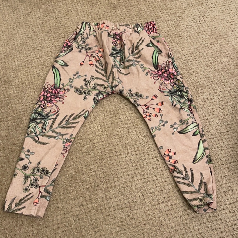 Girls Joggers (sz6)